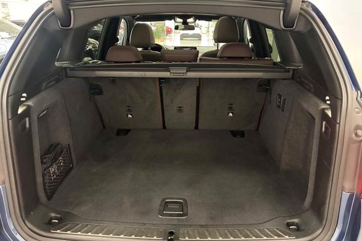 Blå BMW iX3 fra 2022