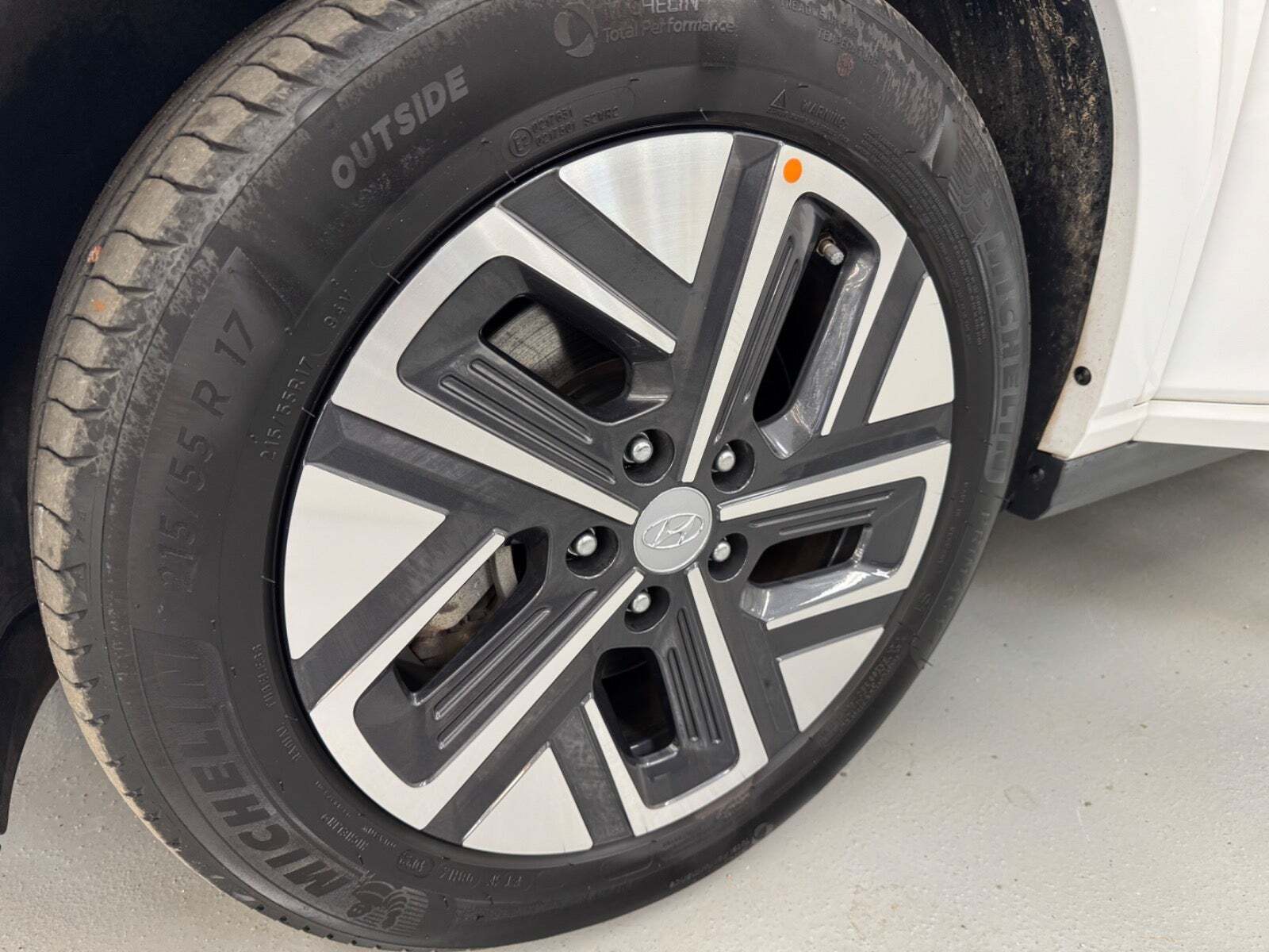 Hvid Hyundai Kona fra 2022