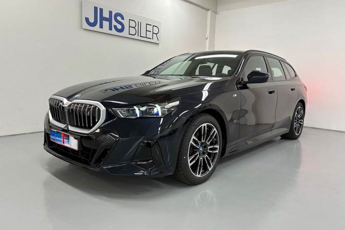 Blå BMW i5 fra 2025