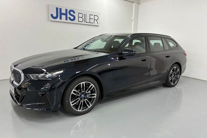 Blå BMW i5 fra 2025