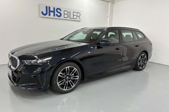 Blå BMW i5 fra 2025