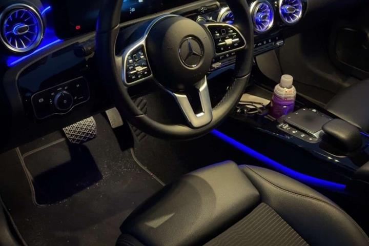Grå Mercedes A-Klasse fra 2020