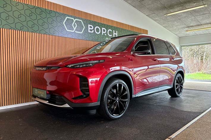 Rød Maxus Euniq6 fra 2022