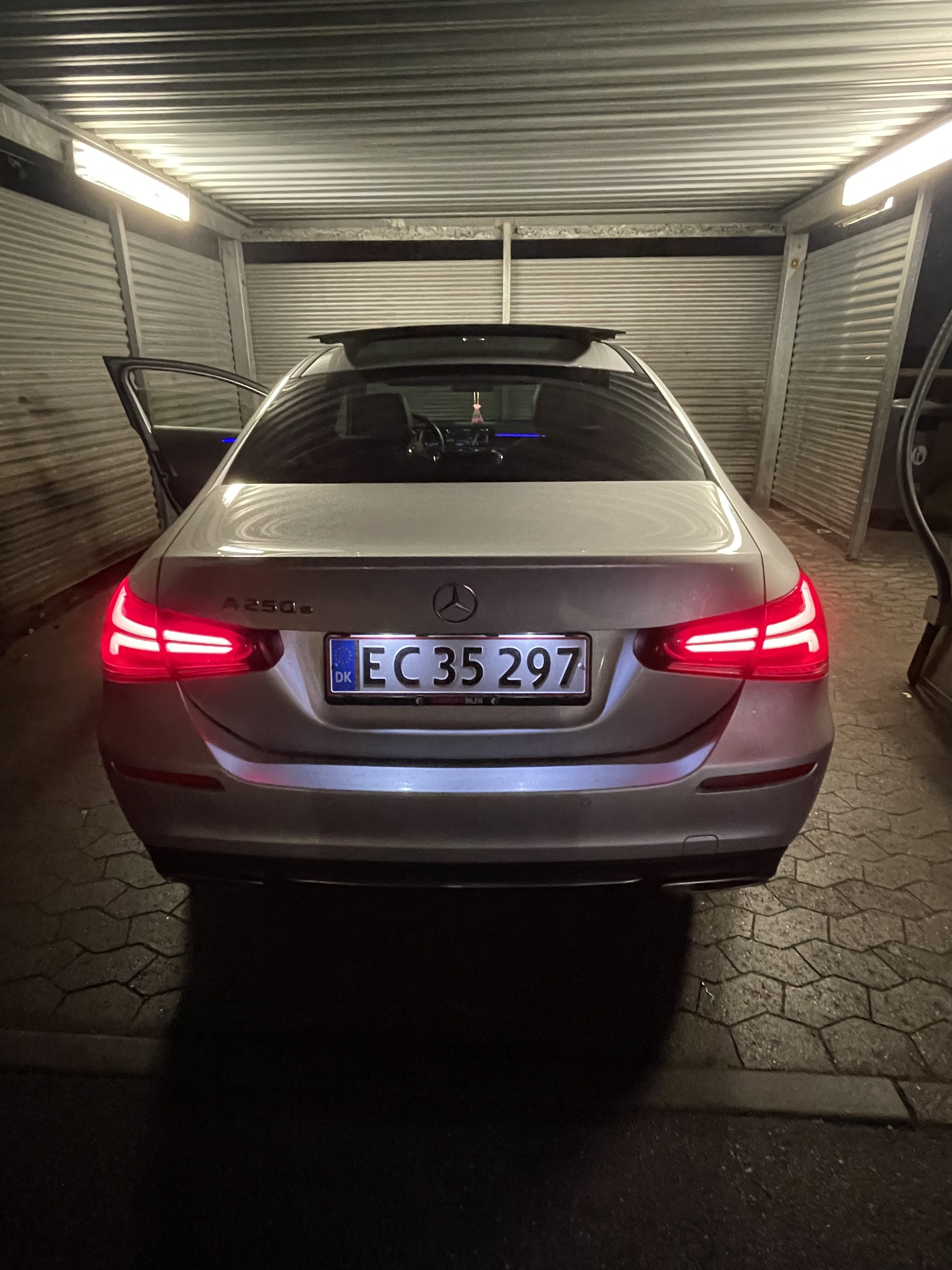 Grå Mercedes A-Klasse fra 2020