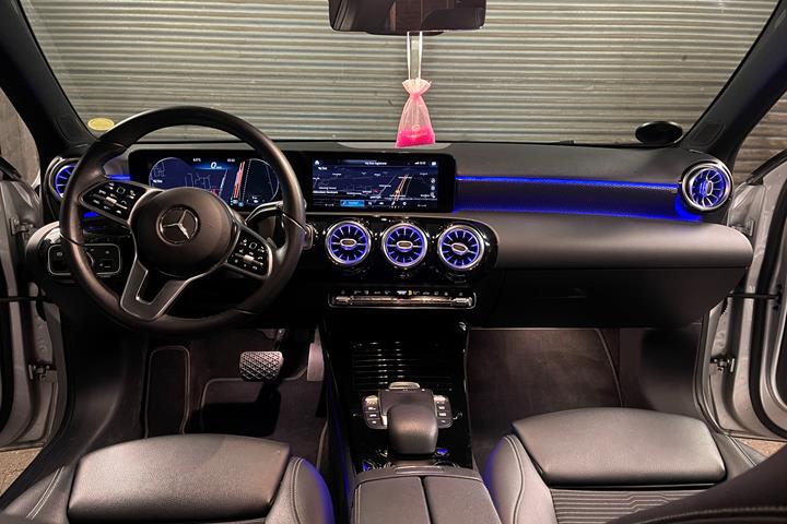 Grå Mercedes A-Klasse fra 2020