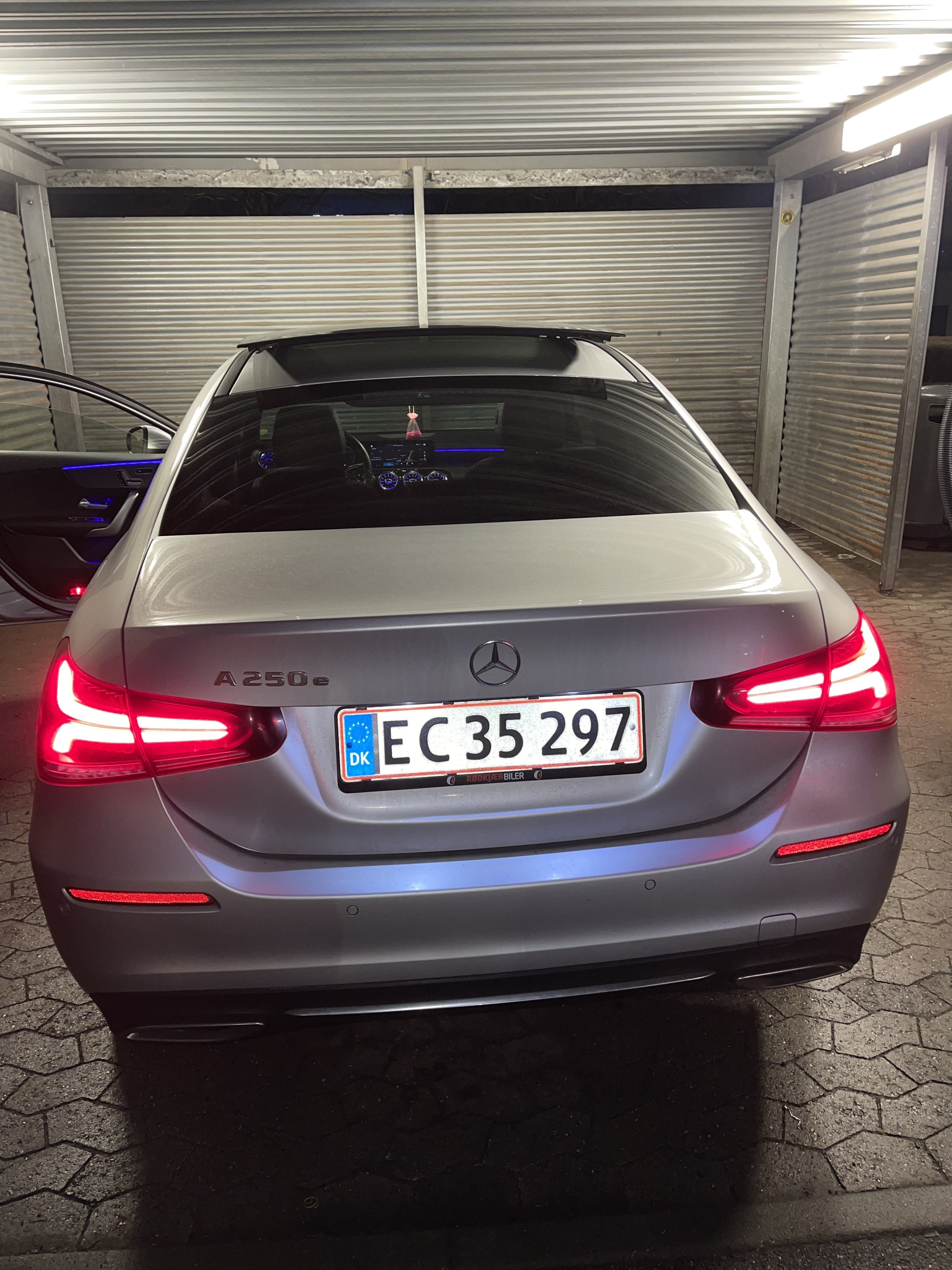 Mercedes A-Klasse 1,3 250 e Sedan 8G-DCT