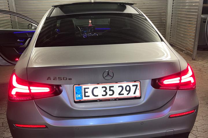 Grå Mercedes A-Klasse fra 2020