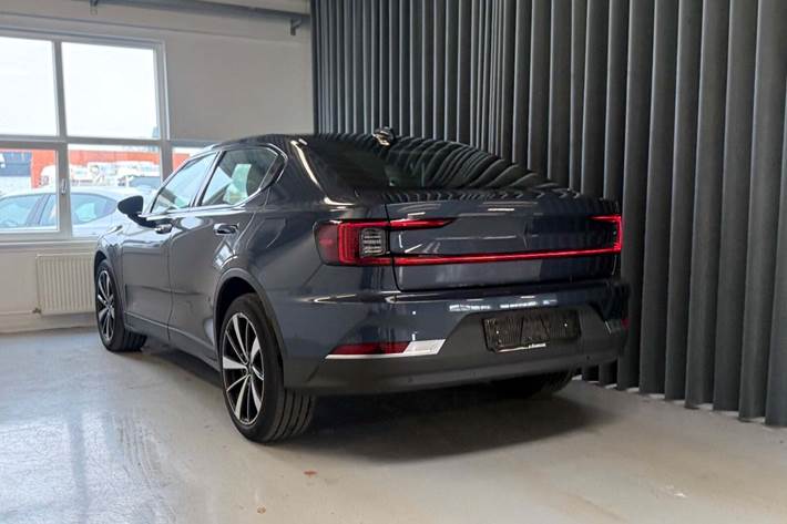 Blå Polestar 2 fra 2022