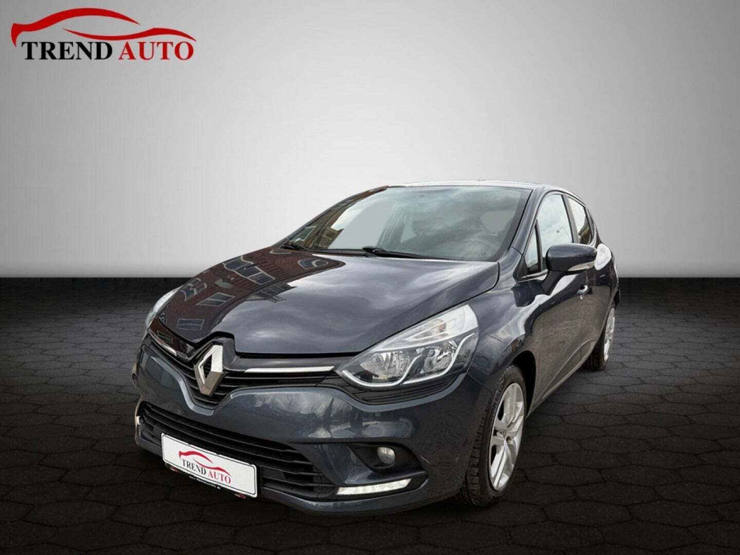 Grå Renault Clio IV fra 2018