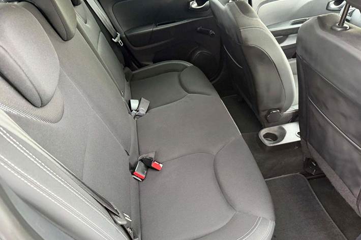 Grå Renault Clio IV fra 2018