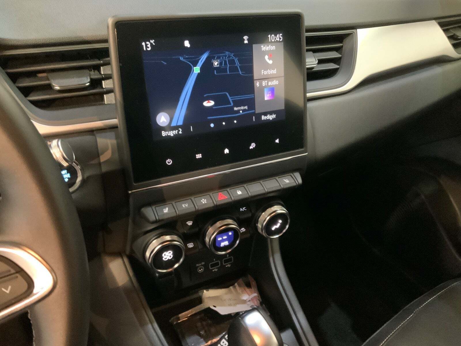 Grå Renault Captur fra 2021