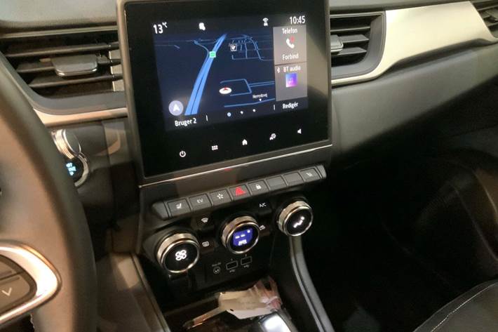 Grå Renault Captur fra 2021