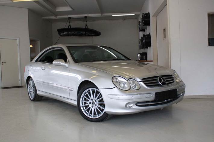 Sølv Mercedes CLK320 fra 2004