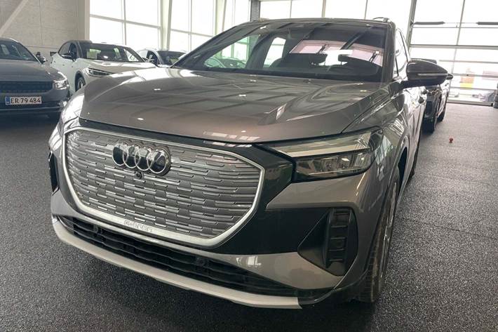 Grå Audi Q4 e-tron fra 2024