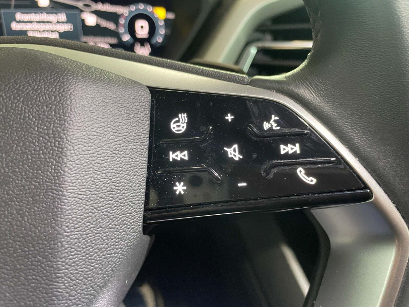 Grå Audi Q4 e-tron fra 2024