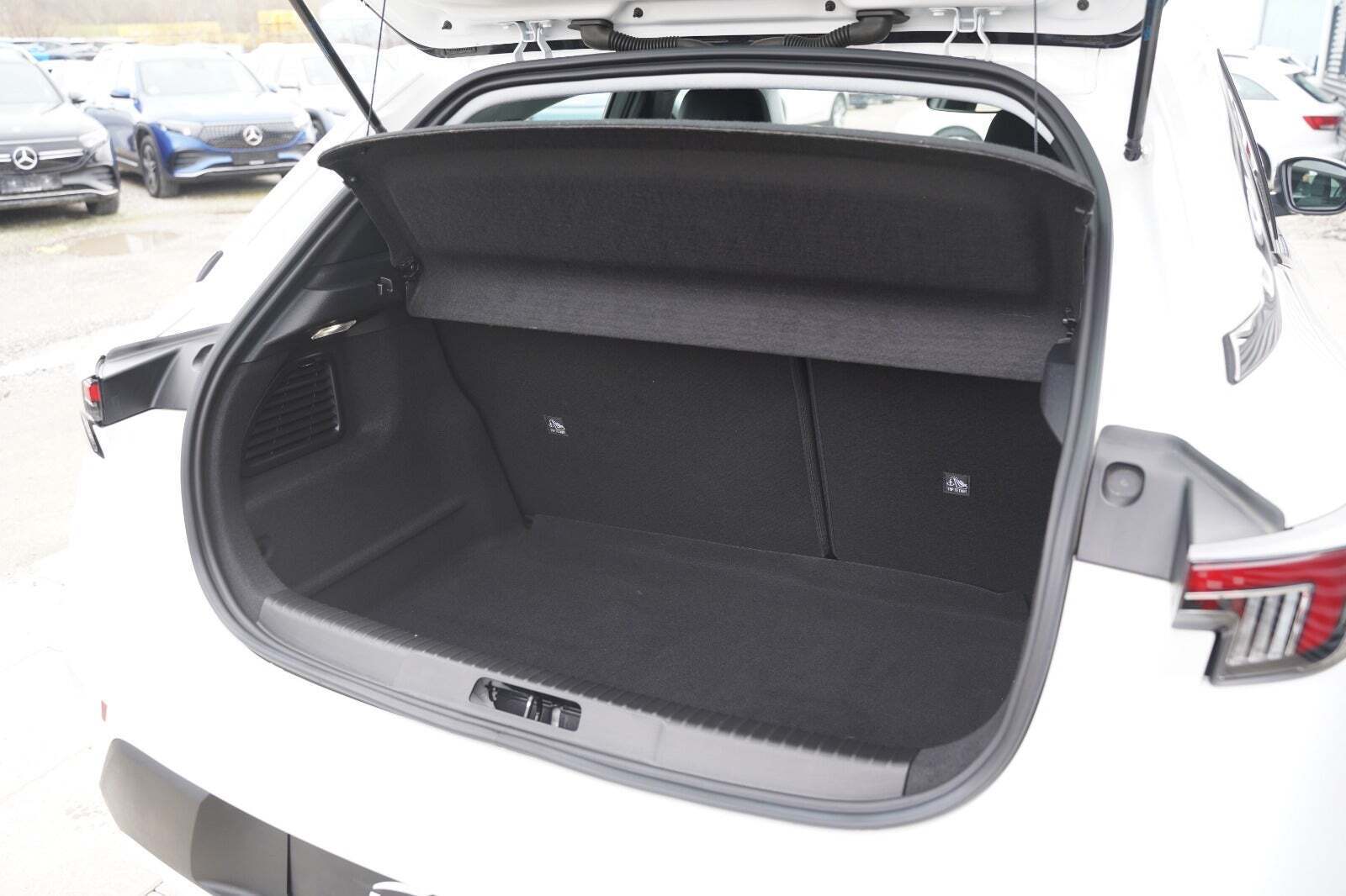 Hvid Opel Mokka-e fra 2023