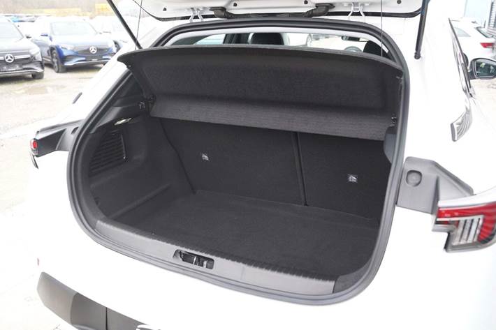 Hvid Opel Mokka-e fra 2023