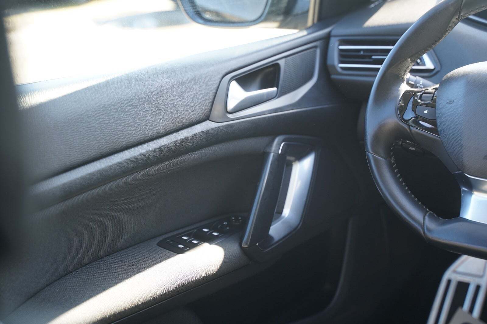 Sort Peugeot 308 fra 2021