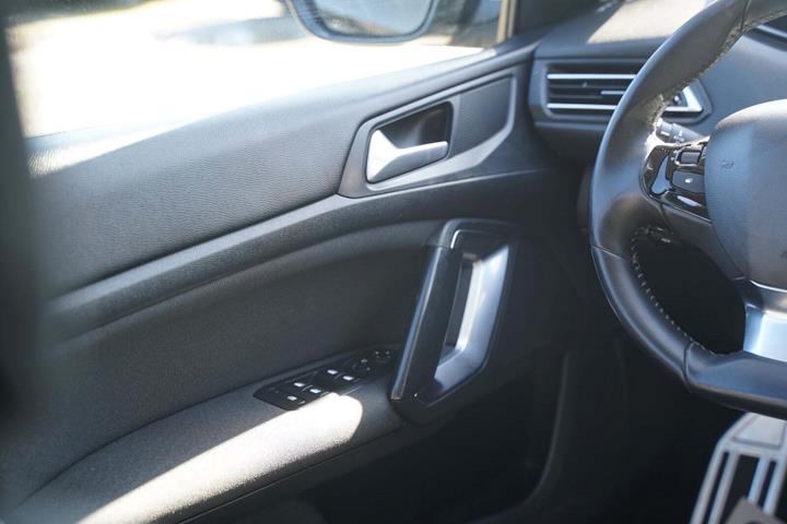 Sort Peugeot 308 fra 2021