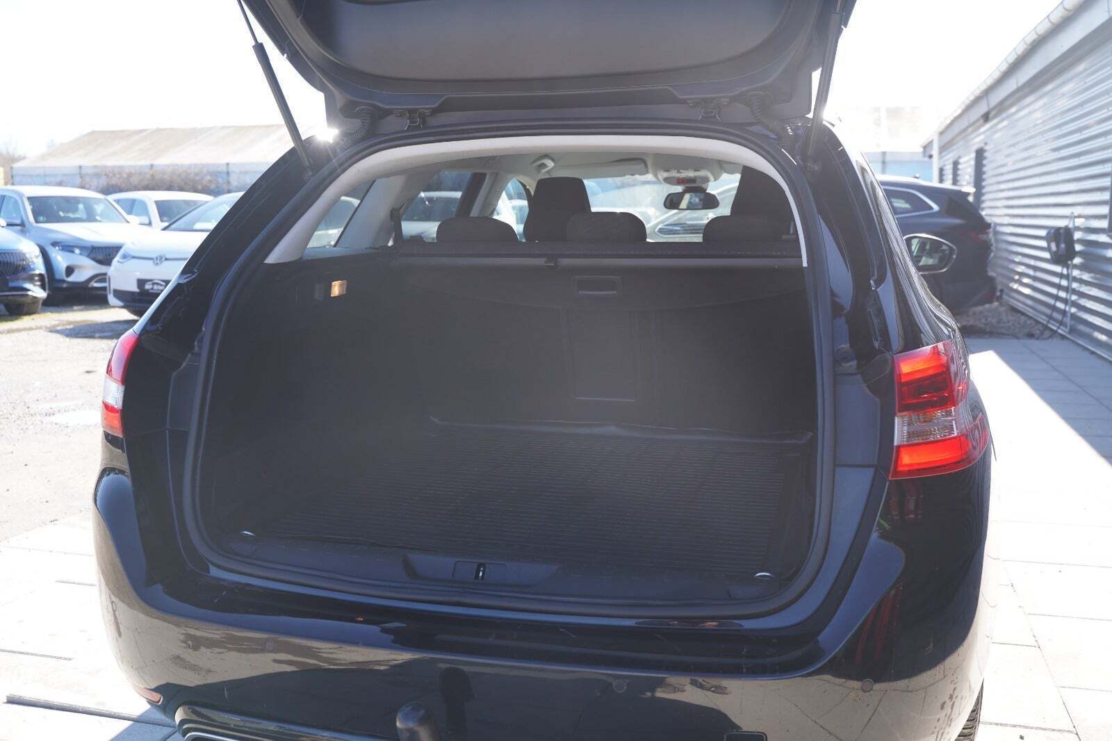 Sort Peugeot 308 fra 2021