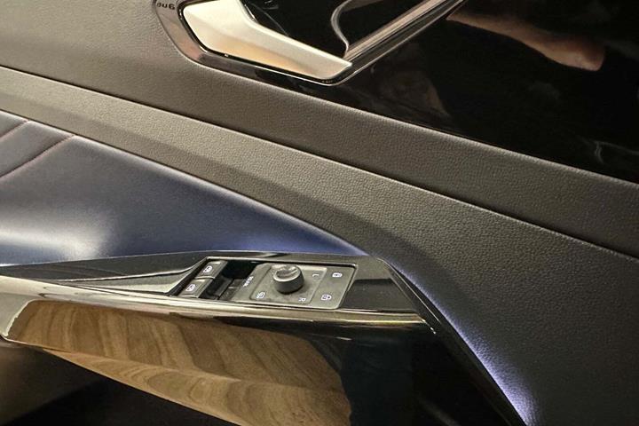Grå VW ID.4 fra 2022