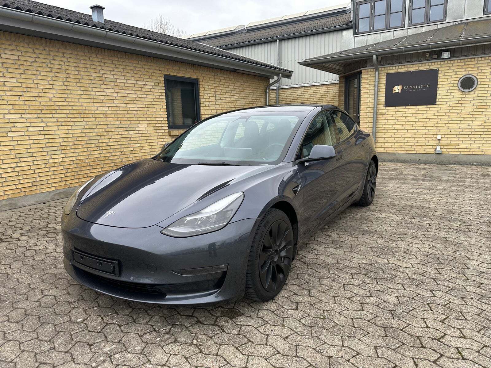 Tesla Model 3 Long Range AWD