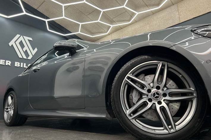 Grå Mercedes E300 fra 2019