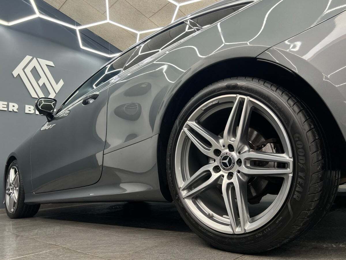 Grå Mercedes E300 fra 2019