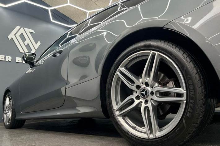 Grå Mercedes E300 fra 2019