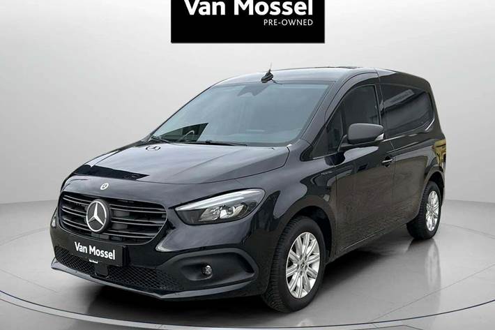 Sort Mercedes eCitan fra 2023 set udefra