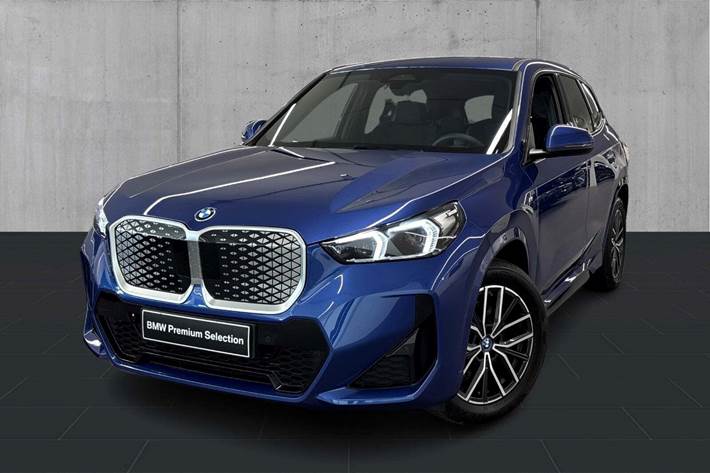 Blå BMW iX1 fra 2025