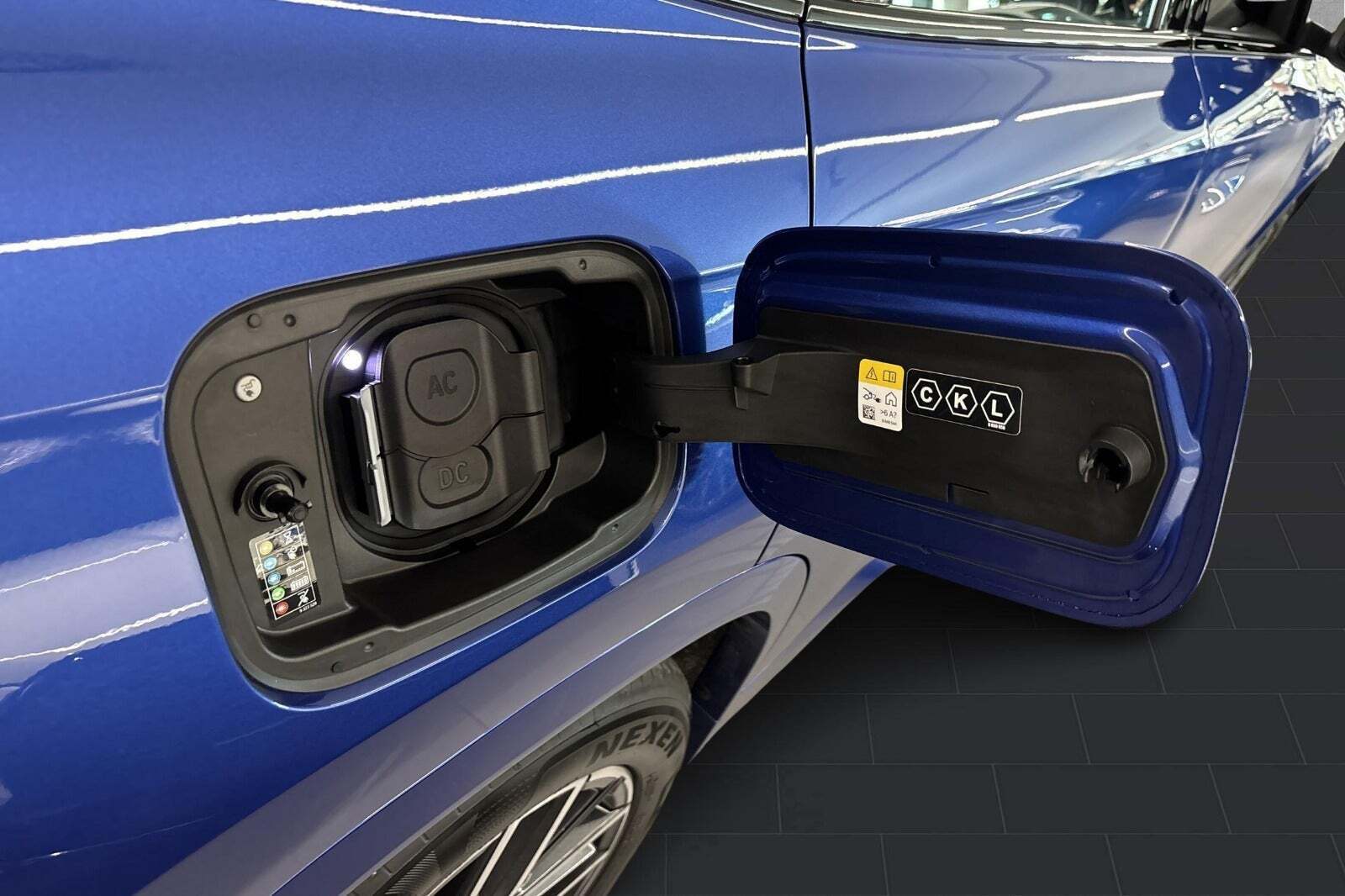 Blå BMW iX1 fra 2025