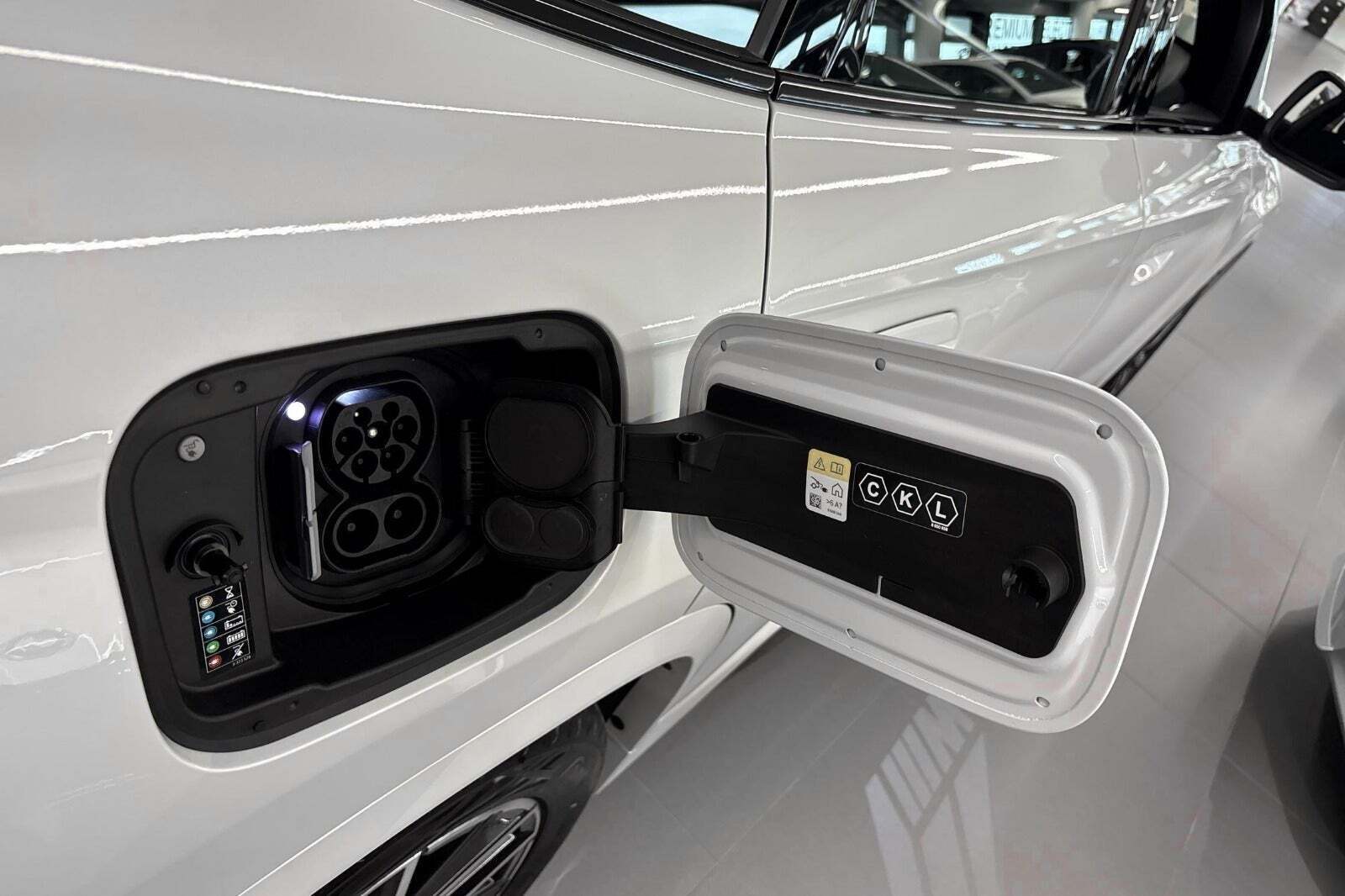 Hvid BMW iX1 fra 2025