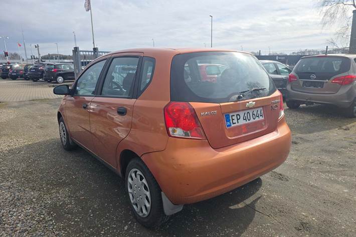Orange Chevrolet Kalos fra 2006 set udefra