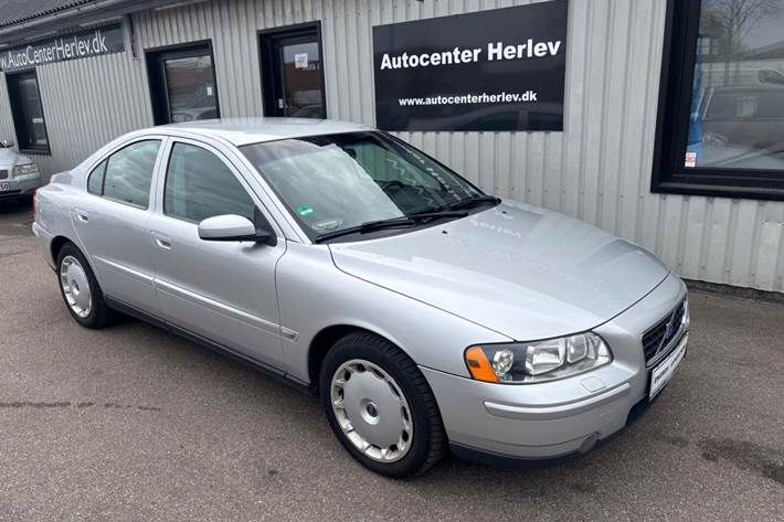 Sølv Volvo S60 fra 2005