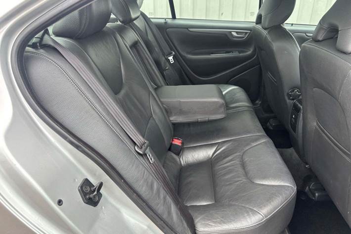 Sølv Volvo S60 fra 2005