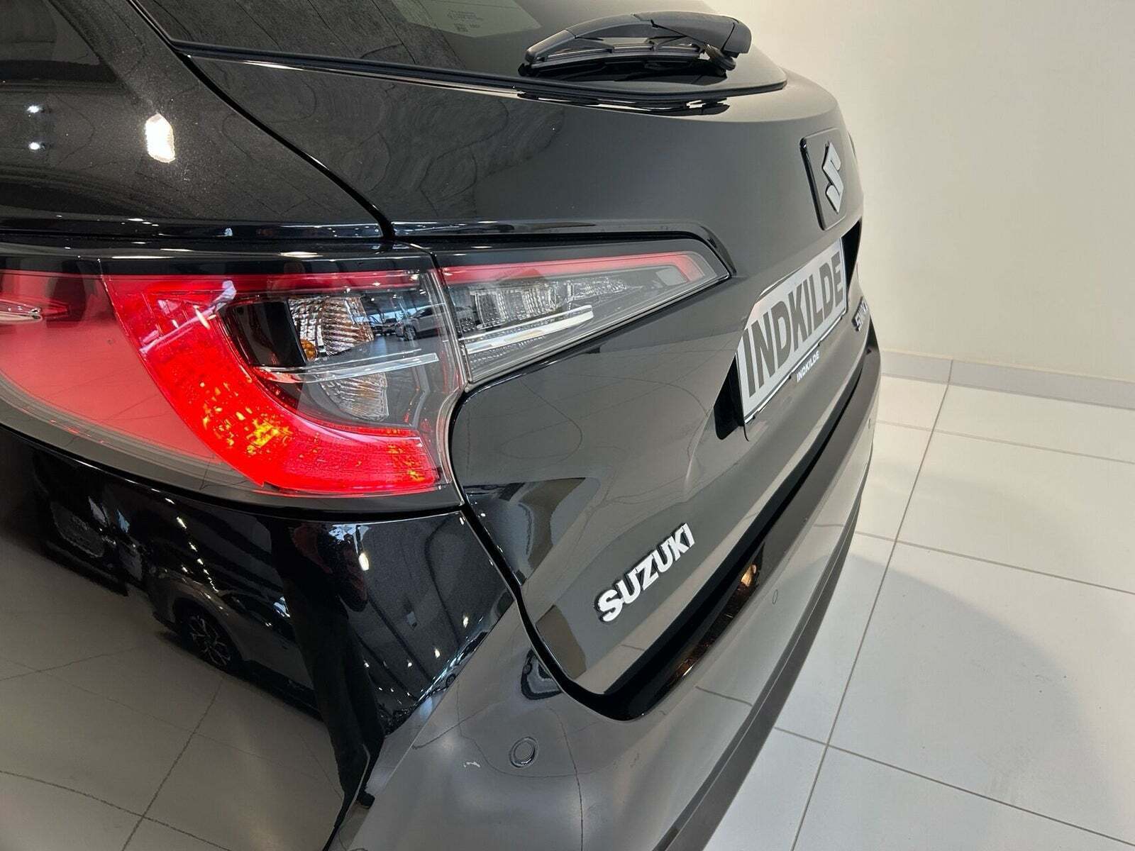 Sort Suzuki Swace fra 2020