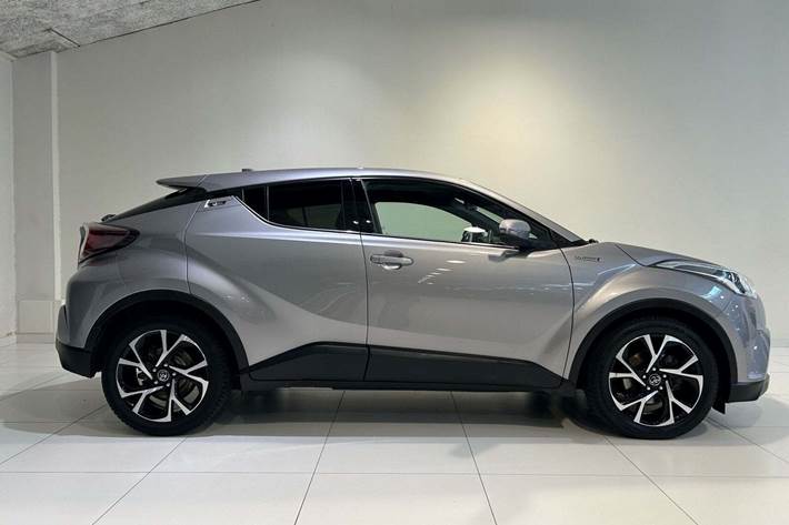 Grå Toyota C-HR fra 2019