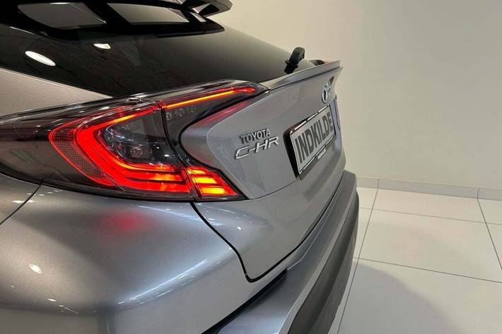 Grå Toyota C-HR fra 2019