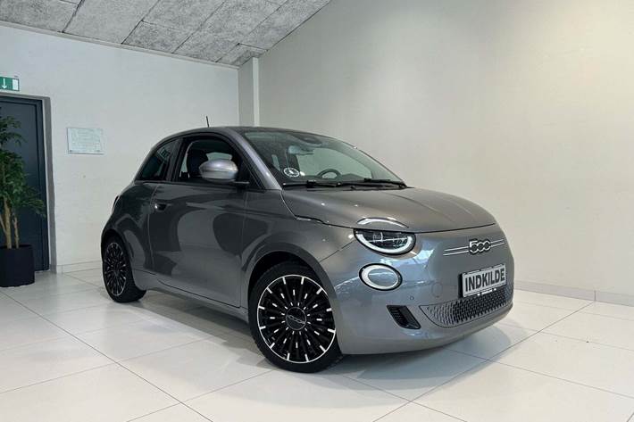 Grå Fiat 500e fra 2021