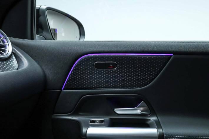 Sort Mercedes EQA250+ fra 2025