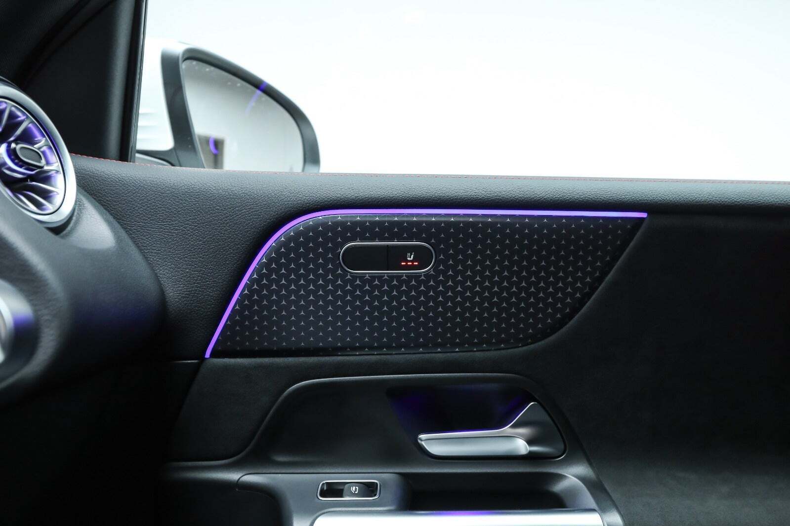 Hvid Mercedes EQB250+ fra 2026