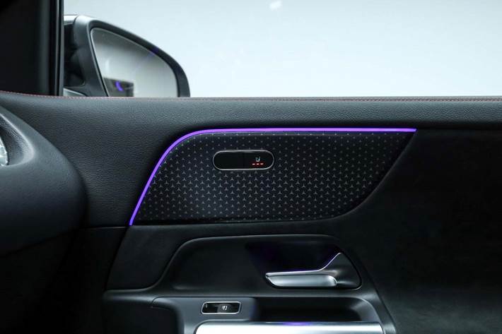 Sort Mercedes EQA250+ fra 2025