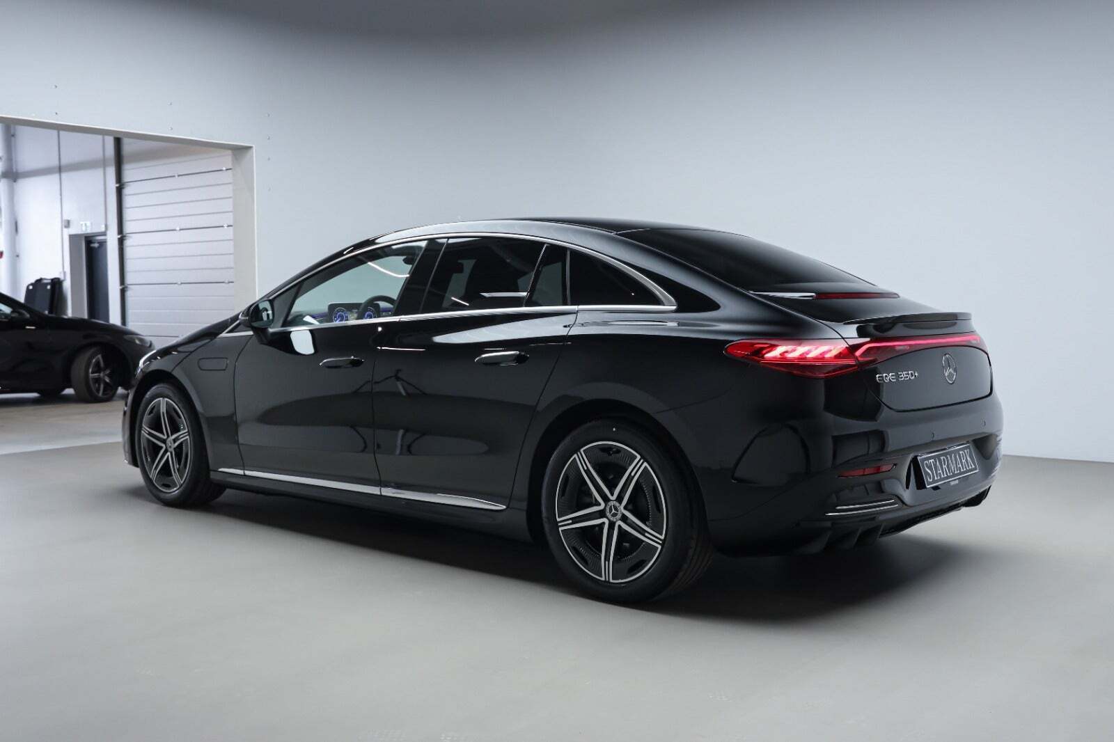 Sort Mercedes EQE350+ fra 2026