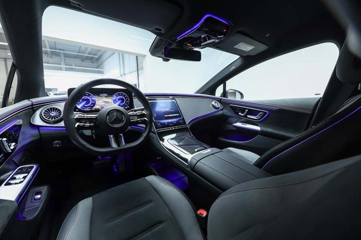 Sort Mercedes EQE350+ fra 2026