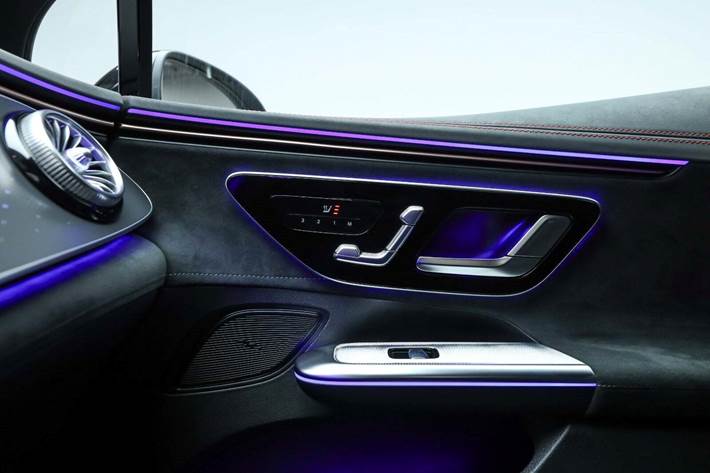 Sort Mercedes EQE350+ fra 2026