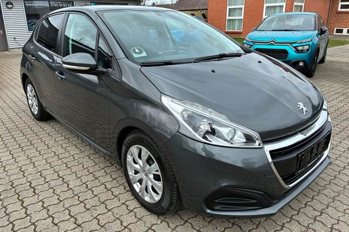 Grå Peugeot 208 fra 2016