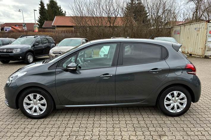 Grå Peugeot 208 fra 2016
