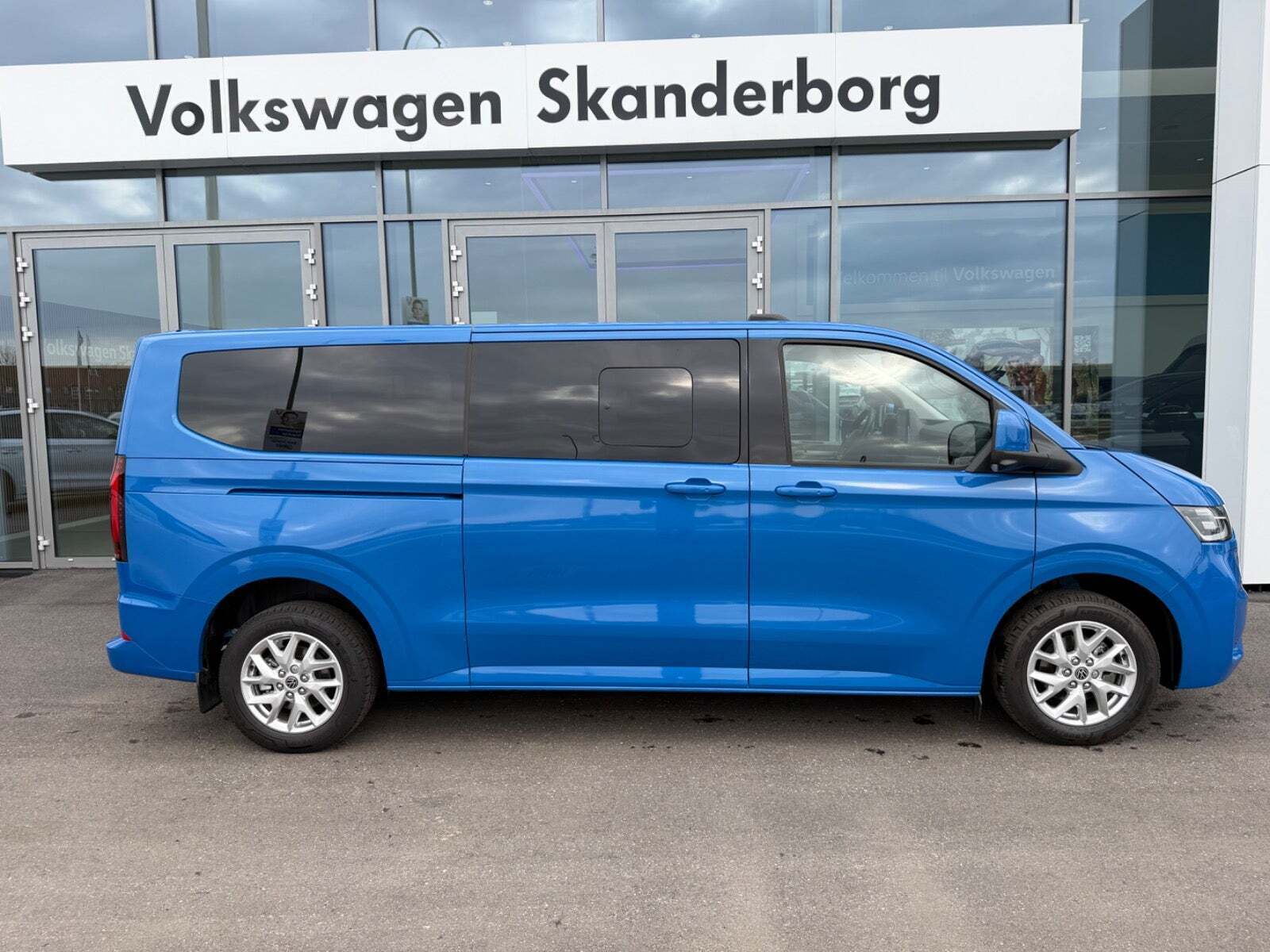 VW e-Caravelle 64 Style LWB