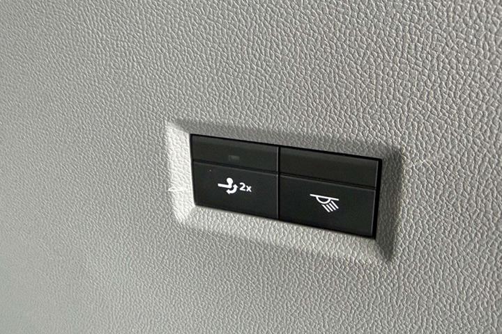 Blå VW e-Caravelle fra 2025